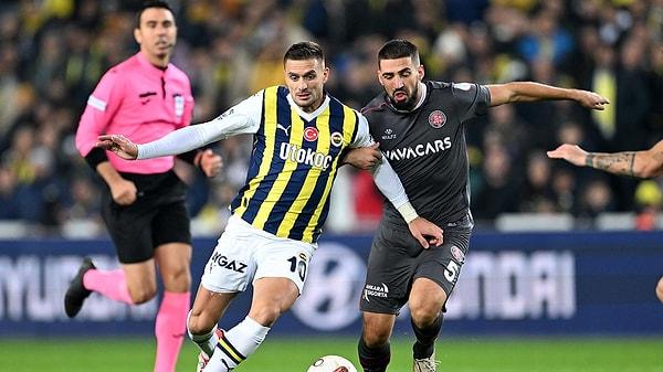 Trendyol Süper Lig'in 13. haftasında Fenerbahçe, evinde Fatih Karagümrük'ü konuk etti. Ev sahibi Fenerbahçe, Fatih Karagümrük'ü 2-1'lik skorla mağlup etti.