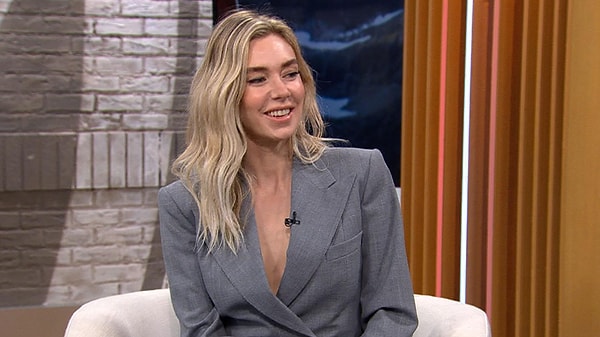 Geçtiğimiz günlerde Napolyon'un başrolünde yer alan ünlü oyuncu Vanessa Kirby, filmdeki tuhaf seks sahneleri hakkında Irish Independent'a bir röportaj verdi.