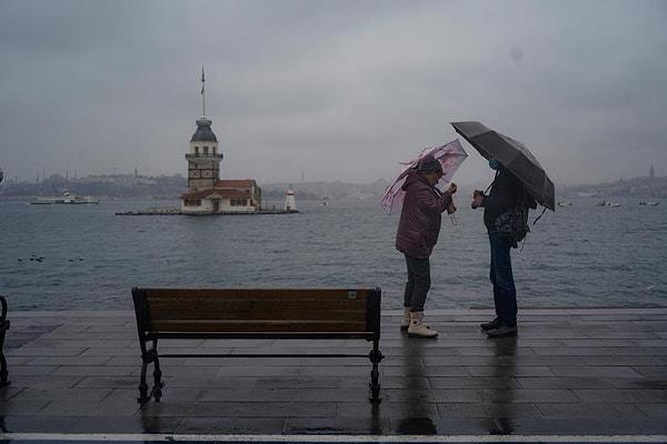 İBB AKOM verilerine göre, İstanbul'da hafta sonu etkili olan soğuk ve yağışlı havanın bugün itibari ile etkisini kaybetmesi beklenirken akşam saatlerinden itibaren bölgemize Orta Akdeniz üzerinden yeni bir alçak basınç sisteminin girmesi bekleniyor.