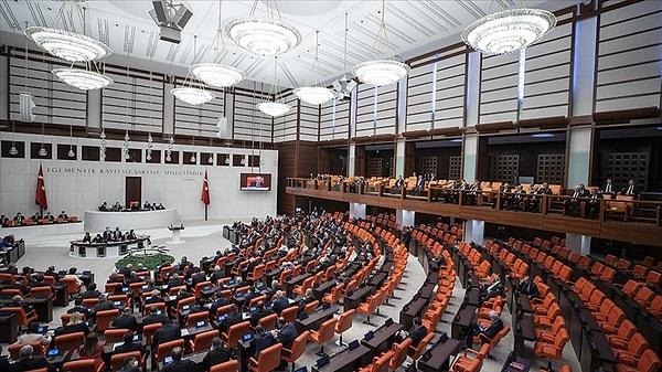 AK Parti milletvekilleri, Türkiye Büyük Millet Meclisi'ne sundukları yeni torba yasa teklifinde döviz mevduatlarla borsada hisse senetlerinden kazançlara uygulanan verginin yüzde 40'a çıkması için Cumhurbaşkanı Erdoğan'a yetki verileceği iddia edildi.