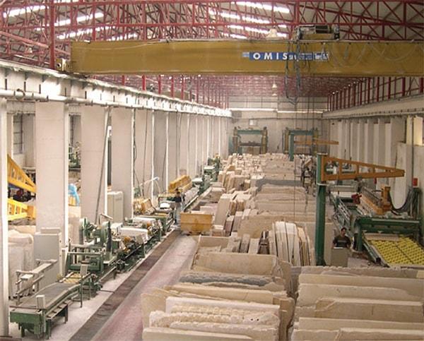 Şarku’l Avsat’ın Independent Arabia’nın haberine göre Filistinli fabrikalar İsrail için taş ve mermer üretiyor. 40 yıldır faaliyet gösteren Filistinli firmalar savaştan sonra İsrail'e sattıkları mermer mezarların üretiminde artışa gitti.