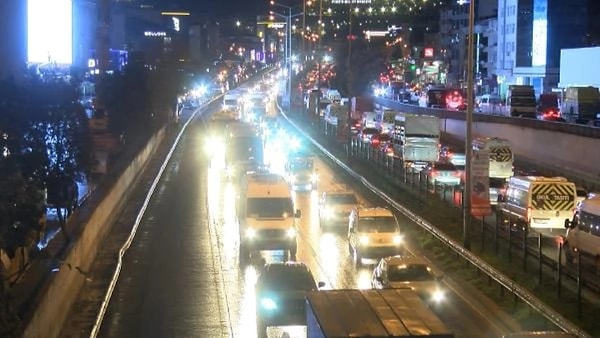 Trafik yoğunluğunun mesai bitiminde daha da artması bekleniyor.