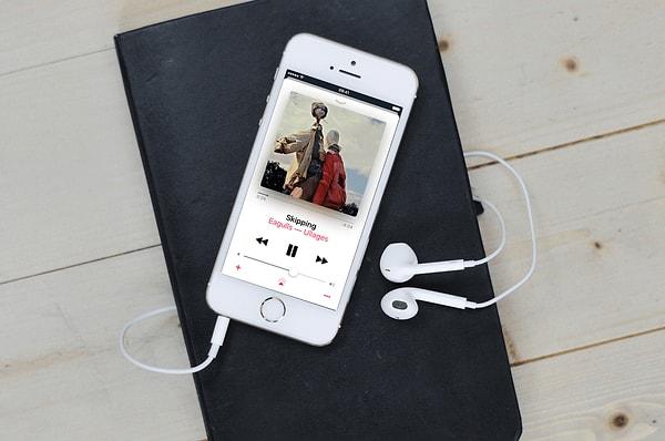 Apple, bu yıl Türkiye'deki ürünlerine dört kez zam yaparken popüler müzik servisi Apple Music'in fiyatları da artış gösterdi.
