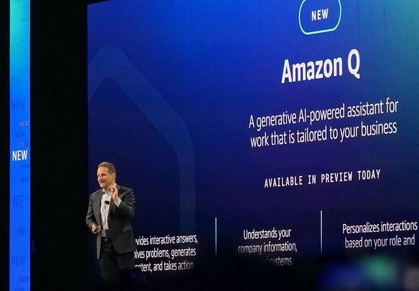 Amazon, AWS re:Invent 2023 etkinliğinde iş dünyasının ihtiyaçlarına özel olarak tasarlanmış yeni yapay zeka destekli asistanı Amazon Q'yu tanıttı.
