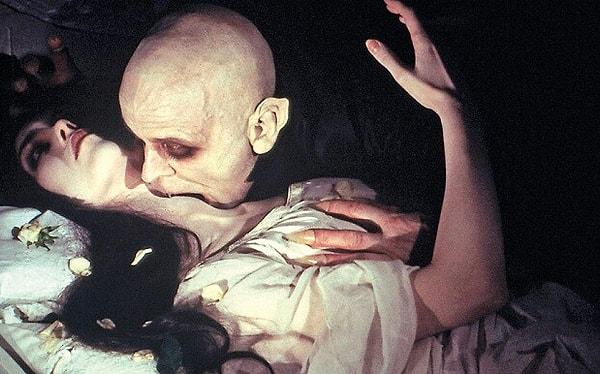 Nosferatu, Nosferatu the Vampyre'den (1979) sonra, Henrik Galeen tarafından yazılan aynı adlı 1922 Alman Ekspresyonist filminin ikinci yeniden yapımı.
