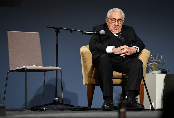 Kamboçya'ya atılanların çoğunun savaş sona erdikten onlarca yıl sonra dahi sivilleri öldürmeye ve sakat bırakmaya devam eden misket bombaları olması, Kissinger'ı hayatı boyunca eleştirilerin hedefinde tutmaya devam etti.