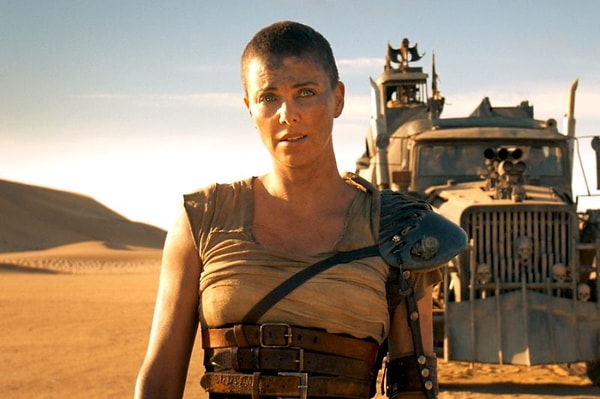 Filmde, Charlize Theron'ın canlandırdığı 'Furiosa' karakterini çok beğenen izleyici, gösterime girdiği günden beri 'Karaktere odaklanan bir film çıksa da izlesek' diyordu.