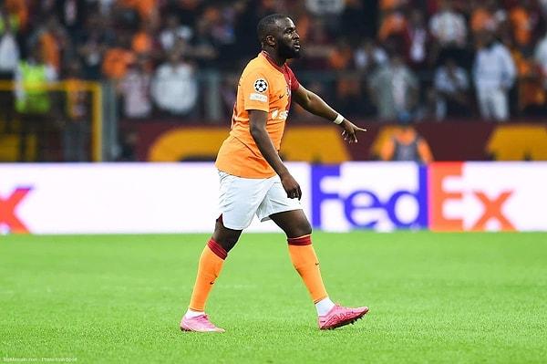 Galatasaray'ın Şampiyonlar Ligi'ndeki kritik Manchester United maçında ilk 11'de başlayan Ndombele, istenilen performansı sergileyemedi ve oyundan alınırken ıslıklandı.