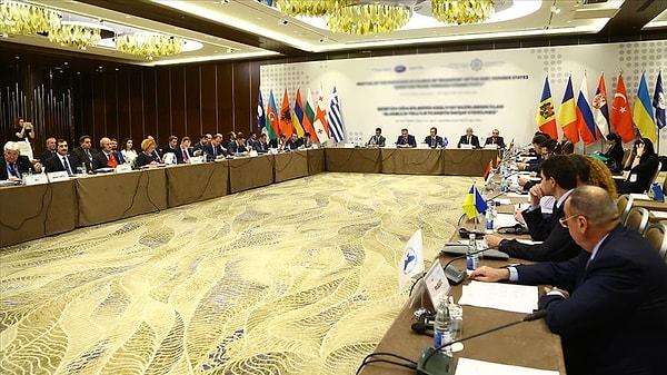 8. Karadeniz Ekonomik İşbirliği Örgütünün (KEİ) merkezi neresidir?