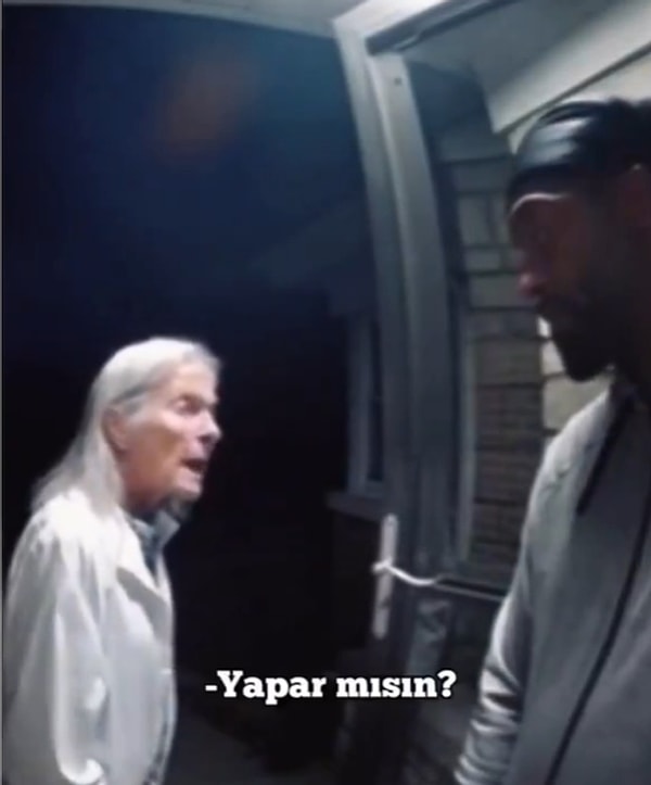 Adam ise ışıkların kadını rahatsız etmediğini bildiğini çünkü polisler tarafından kontrol edildiğini söylüyor. Ancak her ne olursa olsun komşusunun isteğini yerine getireceğini ve ışıkları saat 10'dan sonra kapatacağını dile getiriyor...