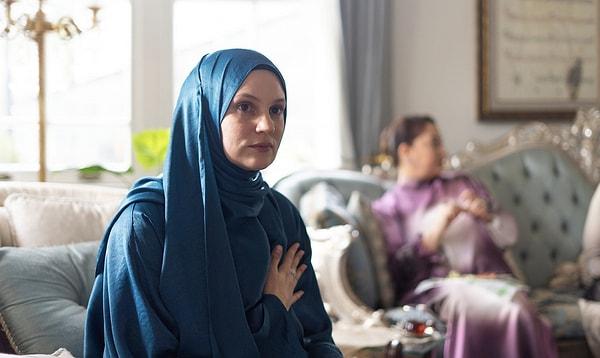 Bazıları Farah Zeynep Abdullah'ı çok beğendi ve diziye çok yakıştırdı, bazılarıysa eleştirdi.