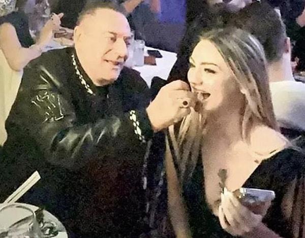 22 yaşındaki Nevide Çiçek'le, Cahide Palazzo'da görüntülenen Mehmet Ali Erbil'in yeni sevgilisine elleriyle pamuk şeker yedirdiği görüntüler "Sendeki hız kimsede yok!" dedirtti.