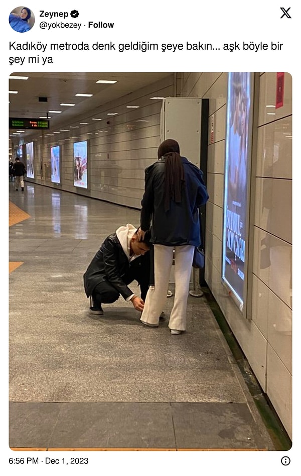 Metroda, eşi/sevgilisi/arkadaşı ya da kardeşi olduğunu bilmediğimiz bir çiftin ayakkabı bağlama görüntüsünü "Kadıköy metroda denk geldiğim şeye bakın... aşk böyle bir şey mi ya" şeklinde paylaşan kişi, almak istediği etkileşimi farklı yorumlarla aldı.