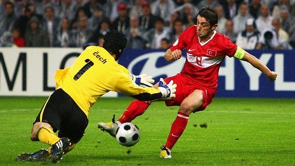 EURO2008'de gruplarda ilk iki maçların sonunda Türkiye'nin de Çek Cumhuriyeti'nin üçer puanı vardı. Her iki takım da Portekiz'e iki farklı mağlup olmuş İsviçre'yi ise tek farklı yenmişti. Dolayısıyla son maç öncesi iki takımın hem puanları hem de averajları eşit durumdaydı.