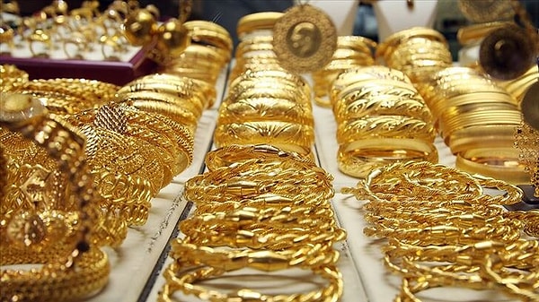 Gram altın da onsla birlikte yükselirken, 1.997 liraya çıkarak o da rekor tazeledi.