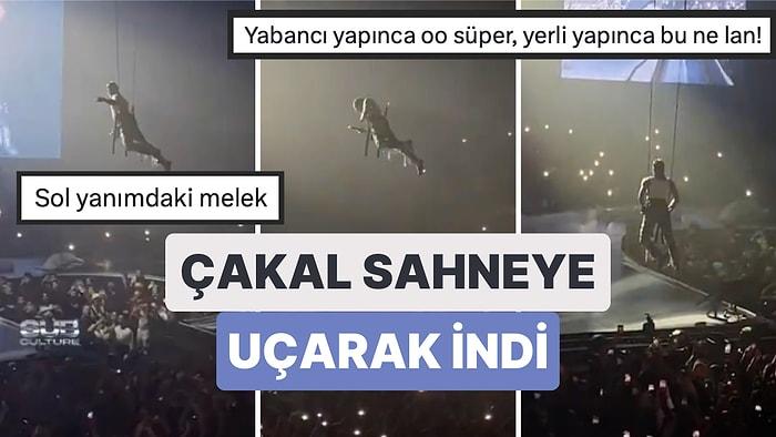 Sahne Performansı Gündem Oldu! Rapçi Çakal İstanbul'da Verdiği Konserde Sahneye Uçarak İndi