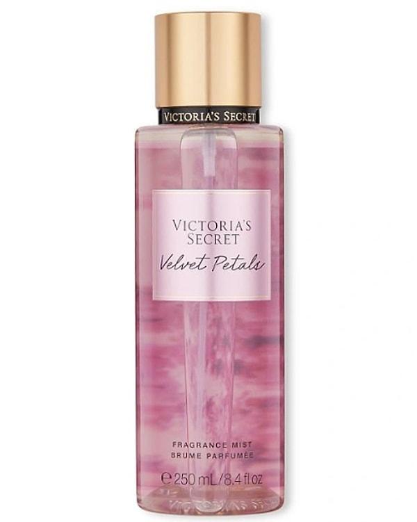 9. Victoria's Secret - Velvet Petals Vücut Spreyi