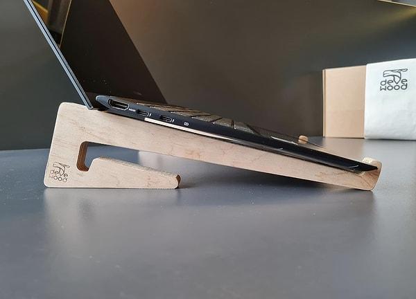 8. Boyun ağrıları bir türlü geçmeyen iş arkadaşınız için de laptop standı.