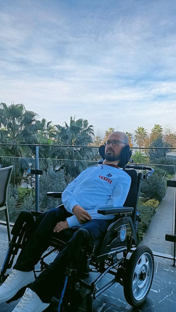 "Tekerlekli sandalye saha zeminini bozar" cevabıyla karşılaşan Trabzonsporlu taraftar, daha sonra saha kenarında bu organizasyonun yapılacağını fakat bu isteğin de reddedildiğini söyledi.