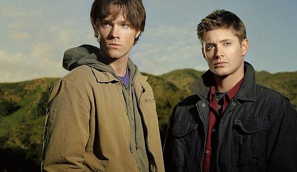 2020 yılına kadar toplamda 327 bölümü yayınlanan dizi 15. sezonuyla ekranlara veda etmişti. 2022 yılında ise 'The Winchesters' adlı spin-off ile dizi evreni genişlemişti.
