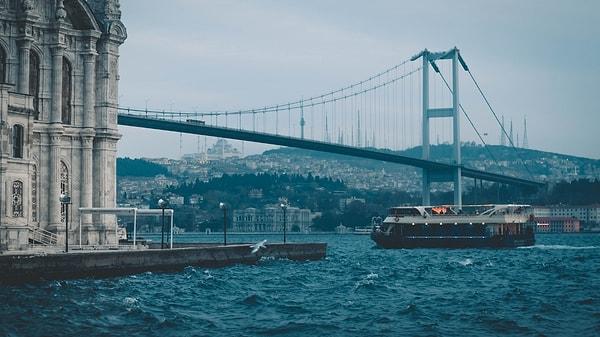 TÜİK'in 2022 Gelir Dağılımı İstatistikleri'ne göre, Türkiye'de yıllık ortalama eşdeğer hanehalkı kullanılabilir fert geliri 48 bin 642 TL olmuştu.
