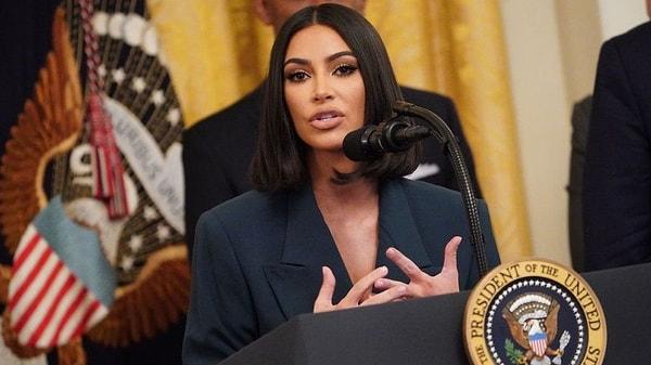 Kim Kardashian'a avukat rolünün yakışıp yakışmayacağını düşünmeye başlamadan önce, kendisinin aynı zamanda hukuk okuduğunu da ekleyelim.