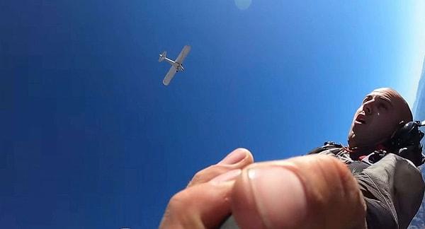 Uçuşa başladıktan 35 dakika sonra Los Padres Ulusal Ormanı üzerinde paraşütüyle uçaktan atlayan Jacob, özçekim çubuğuyla iniş anını, uçağa yerleştirdiği kameralarla da uçağın düşüş anını kaydetmişti.