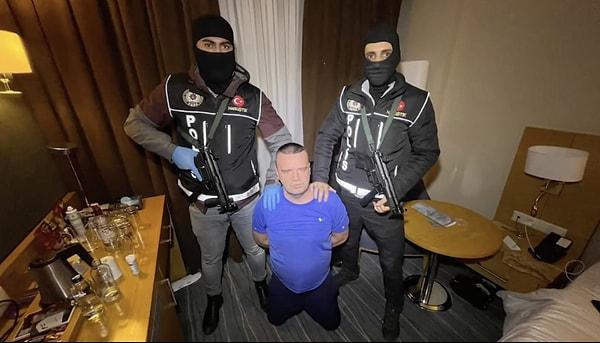 Yerlikaya sosyal medya hesabından yaptığı paylaşımla, Interpol'ün kırmızı bültenle aradığı, İngiltere'nin Kuzey Doğu bölgesinde uyuşturucu ticareti yapan silahlı organize suç örgütü elebaşı Shaun Monaghan'ın İstanbul'da yakalandığını duyurdu.