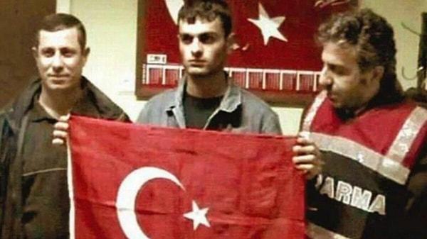 Tarihler 19 Ocak 2007’yi gösterdiğinde 17 yaşında olan Ogün Samast gazeteci Hrant Dink'i gazete binası önünde katletmişti. Tutuklanarak cezaevine gönderilen Samast, “tasarlayarak adam öldürmek” ve “ruhsatsız silah bulundurmak” suçlarından toplam 22 yıl 10 ay hapis cezası almıştı.