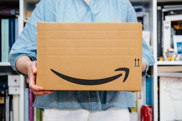 3. Alışveriş devi Amazon rakiplerine fark atarak dünyanın en değerli 3. markası oluyor. Amazon'un marka değeri 276 milyar 929 milyon dolar.