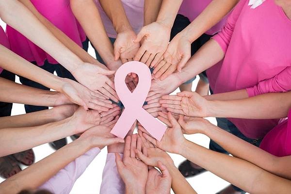Kadınlar arasında en çok görülen kanser türlerinden birisi de meme kanseri. Peki meme kanseri belirti ve bulguları nedir?