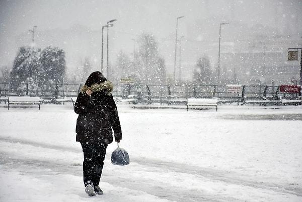 Trakya’da yüksek kesimlerde kar yağışı görülebileceğini belirten Şen, “Anadolu’ya ise çarşamba günü kar geliyor, özellikle Doğu Anadolu’da etkili olacak” dedi.