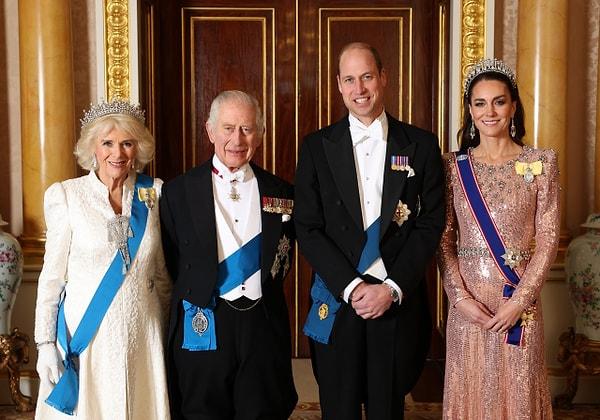 Kraliyet ailesinin üyelerinden Kral Charles, Kraliçe Camilla ve Galler Prensesi Kate Middleton'ın katıldığı resepsiyonda Kate Middleton, tüm dikkatleri üzerine toplamayı başardı.