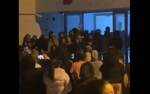 Yozgat KYK İl Müdürlüğü ise olayla ilgili skandal bir açıklamada bulundu. Müdürlük, asansörün düşmediğini alt kata indiğini söyledi.