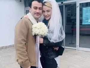 Aybike Çelik'ten Şiddet Gördüğü Sevgilisinin Grubu Yüzyüzeyken