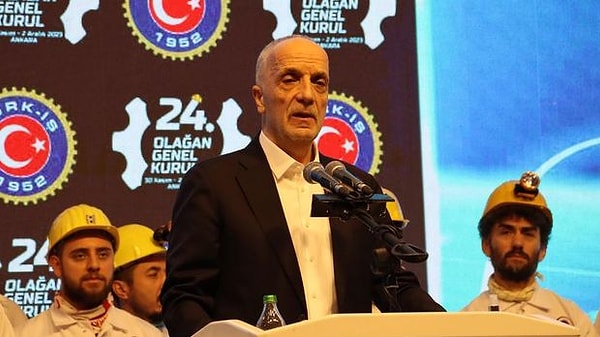 Bazı hükümet yetkililerinin ifade ettiği ve yüzde 25 artışa tekabül eden 14 bin 250 TL gibi bir ücreti de asla kabul etmeyeceklerine dikkat çeken Başkan Atalay, “Bizim rakam telaffuz etmemiz doğru değil. Ne vereceklerini görelim; ondan sonra tavrımızı belirleriz. Teklifi Başkanlar Kurulu’na getirip orada kararımızı veririz” diye konuştu.