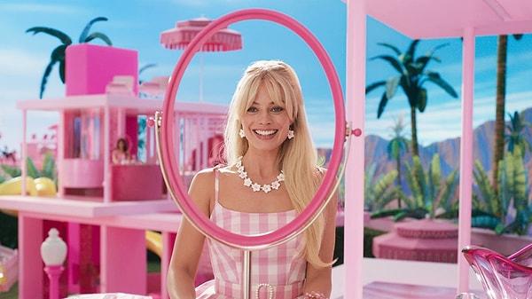 Bu yılın dikkat çekici gelişmesi Greta Gerwig yönetmenliğindeki "Barbie" filmi oldu.