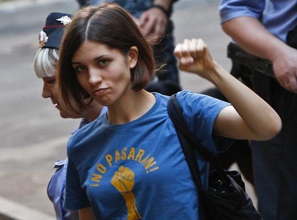 Dizi, Putin iktidarındaki yönetimi protesto etmek için 2011'de kurulan Pussy Riot'un kurucu üyelerinden biri olan sanatçı ve aktivist Nadya Tolokonnikova'nın anılarına dayanacak.