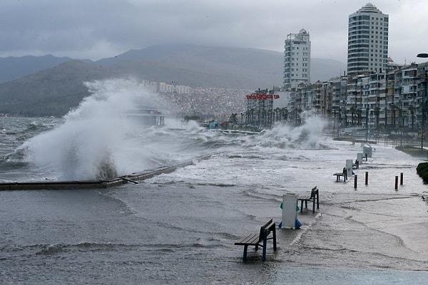 Meteoroloji'den Ege Denizi için bir fırtına uyarısı daha geldi. Fırtınanın 8 Aralık Cuma sabah saatlerinden itibaren etkili olması bekleniyor.
