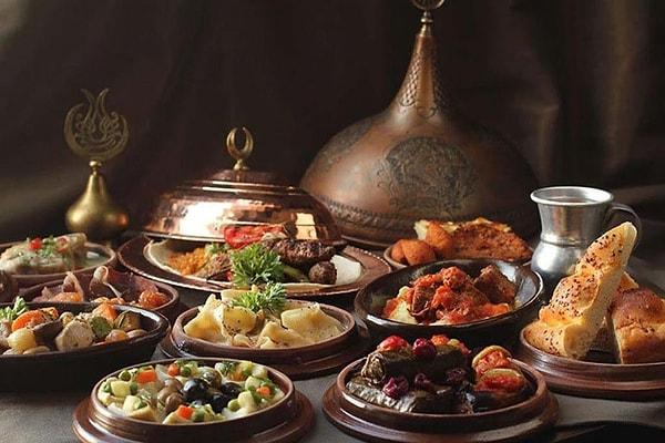 2. Osmanlı'da neredeyse tüm etli yemeklerde kullanılan baharat hangisidir?