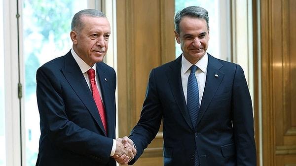 Cumhurbaşkanı Recep Tayyip Erdoğan ve Yunanistan Başbakanı Miçotakis, Yunanistan'da kameralar karşısına geçerek açıklamalarda bulunmuştu. Miçotakis, "İlişkileri yeniden canlandırmaya karar verdik. 10 ada için Türk vatandaşlarına 7 günlük turist vizesi verilecek" demişti.