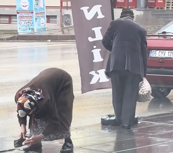 "Sevgi hürmete aşıktır" notuyla paylaşılan görüntüler beğeni topladı.