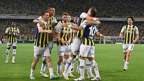 Konuk ekip Fenerbahçe ise maçta galip gelerek ligin 15. haftasını rakibi Galatasaray'ın önünde lider olarak tamamlamak istiyor.