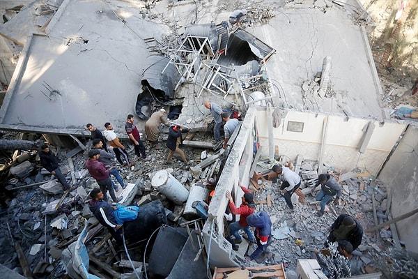 İsrail saldırıları sonucu Gazze Şeridi'nde bulunan iki hastaneye son bir gün içinde toplam 133 cenaze ve 259 yaralı getirildiği bildirildi.