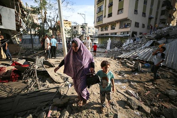 Son olarak Gazze'nin güneyindeki bir evi hedef alan İsrail ordusunun saldırısında 10 Filistinli yaşamını yitirdi.