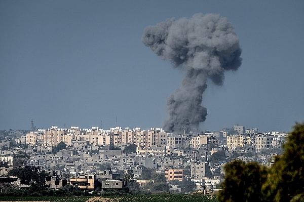 Gazze'deki Sağlık Bakanlığı Sözcüsü Eşref el-Kudra, İsrail'in son 24 saatte yaptığı saldırılara ilişkin açıklamada bulundu. el-Kudra, son 24 saatte 213 sivilin hayatını kaybettiğini belirtti.