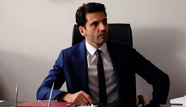 'Yargı' dizisindeki 'Savcı Ilgaz' karakteriyle fırtınlar estiren Kaan Urgancıoğlu, başarılı performansıyla kendine hayran bırakmaya devam ediyor.