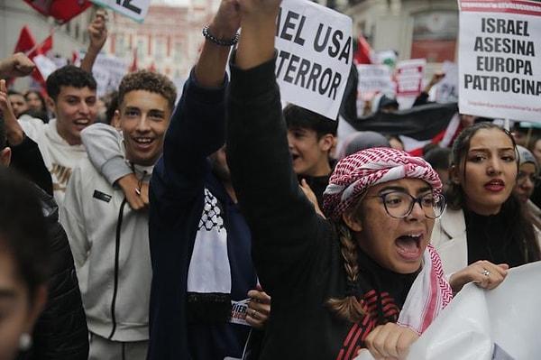Geçtiğimiz ay, işgalci İsrail'in Gazze katliamlarını protesto eden İspanyalı öğrenciler, Gazze'ye yönelik ablukanın başladığı 7 Ekim'den bu yana ikinci kez Filistin'e destek için ders bırakma eylemi düzenledi.