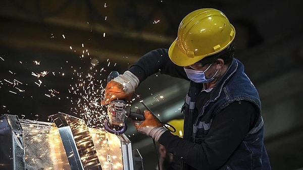 Sanayi sektöründe çalışanlarla mavi yaka işçi kesimi, Z kuşağı ve çalışmak zorunda olan emekli kesim mutsuzlukta ve desteğe ihtiyaç duymada önce geliyor.