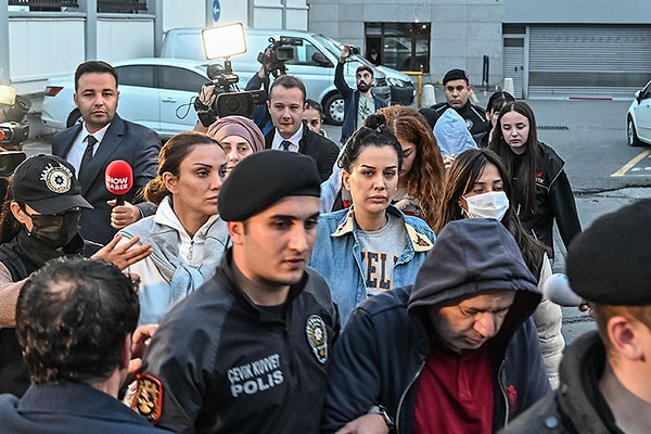 Polat çiftinin kazandıkları ve harcadıkları paranın kaynağının nereden geldiği sorgulandıkça işler hızla büyüdü.